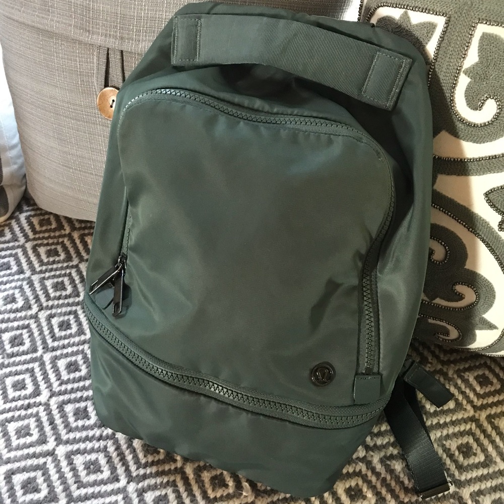 Lululemon mini city adventurer